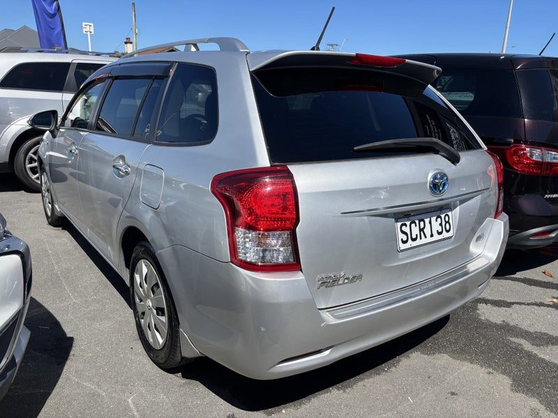 2013 Toyota Fielder Corolla Hybrid, photo 3