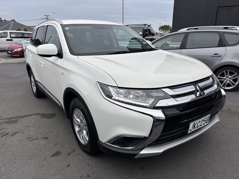 2015 Mitsubishi Outlander Ls, photo 2