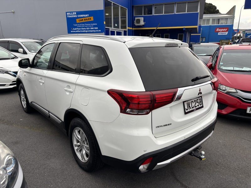 2015 Mitsubishi Outlander Ls, photo 3