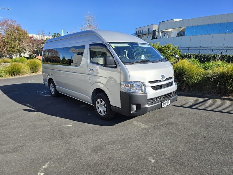 2024 Toyota Hiace Grand Cabin, photo 2