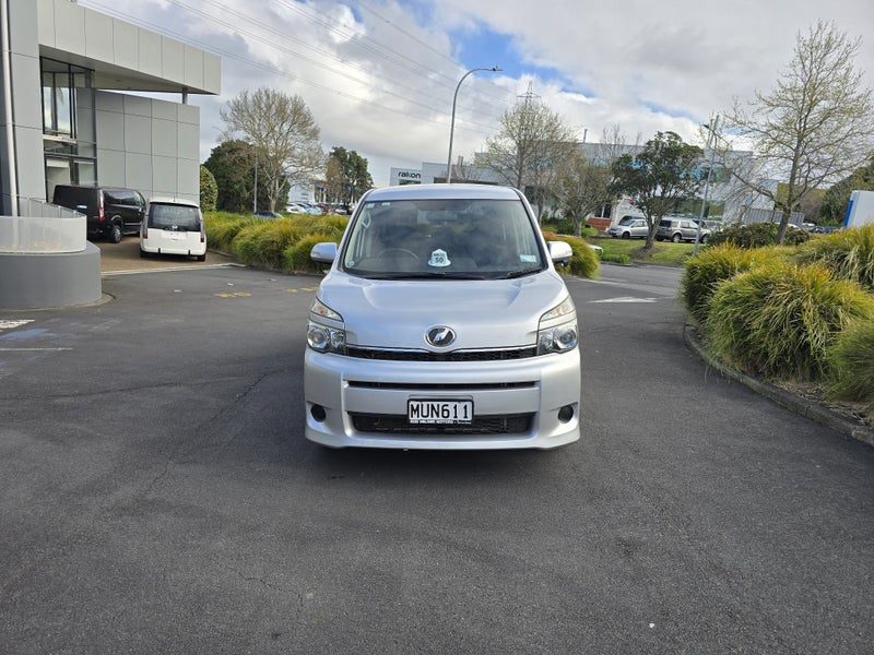 2013 Toyota Voxy