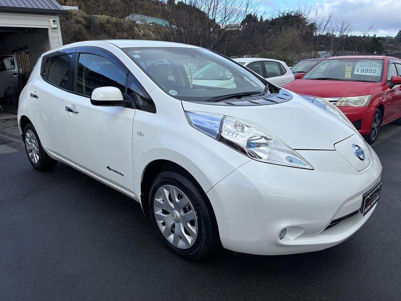 2014 Nissan Leaf S, photo 2