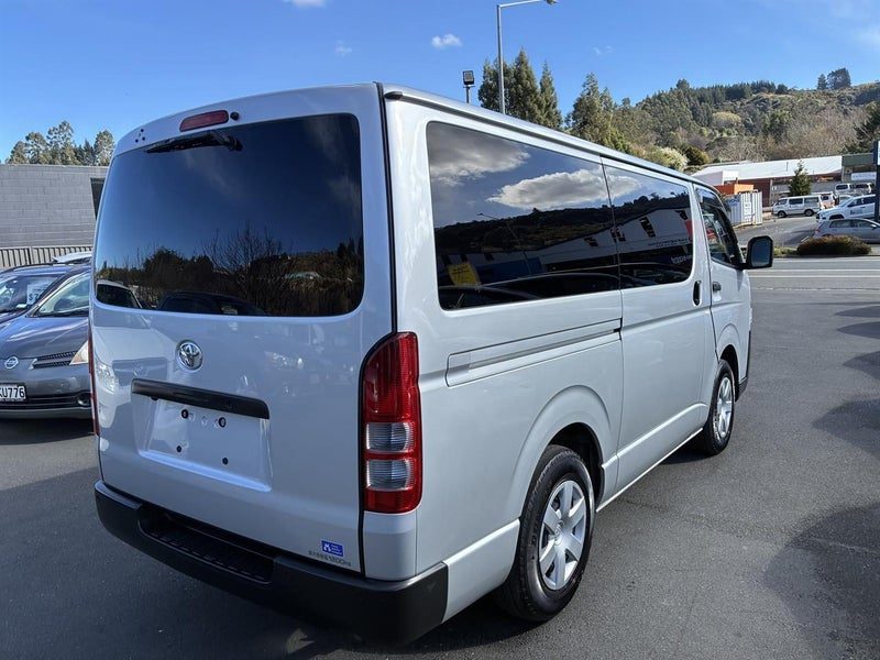 2021 Toyota Hiace DX, photo 3