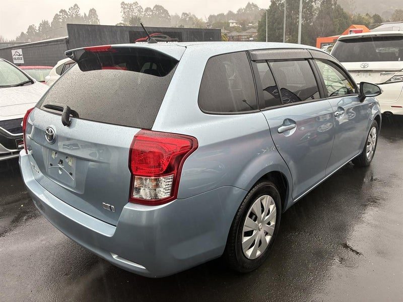 2013 Toyota Corolla FIELDER HYBRID G, photo 3