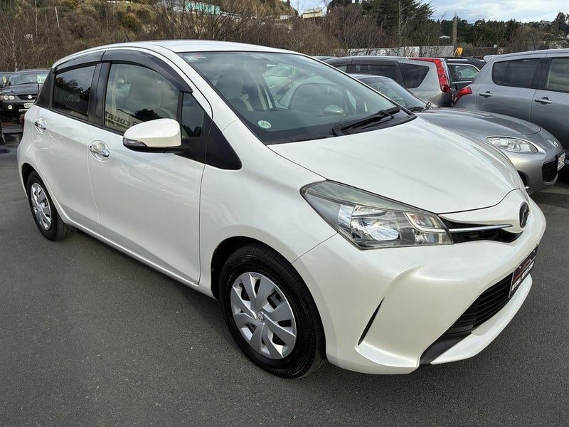 2015 Toyota Vitz 1.3F SMART STYLE EDITION, photo 2