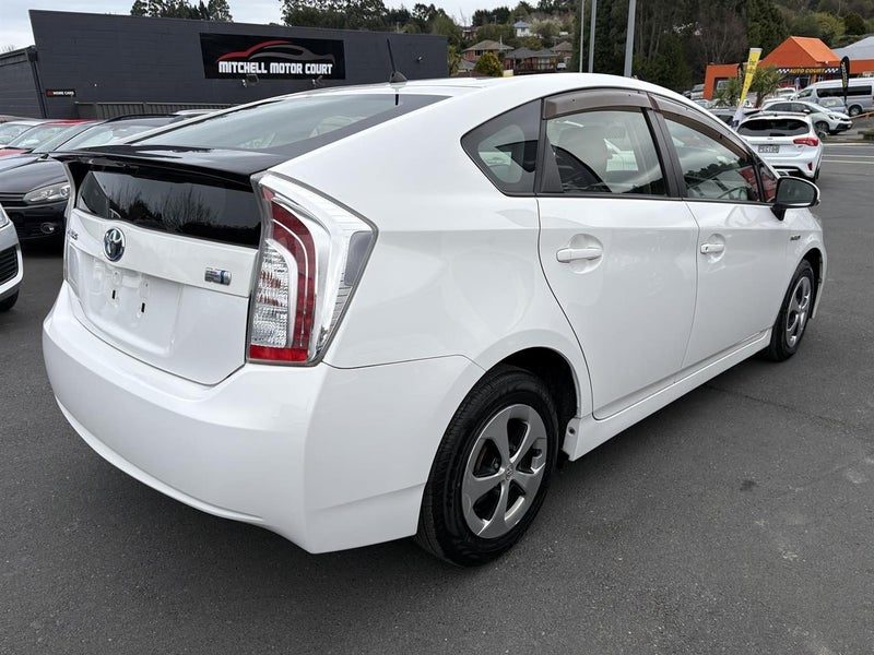 2014 Toyota Prius 5D L, photo 3