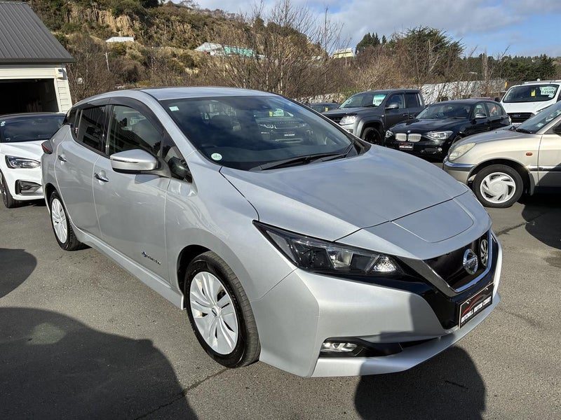 2018 Nissan Leaf X, photo 2