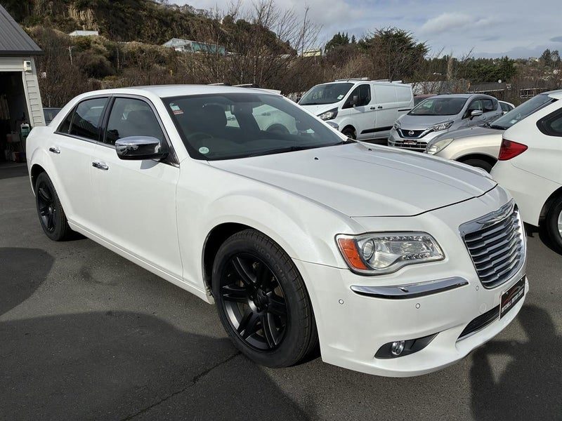 2013 Chrysler 300 Limited, photo 2