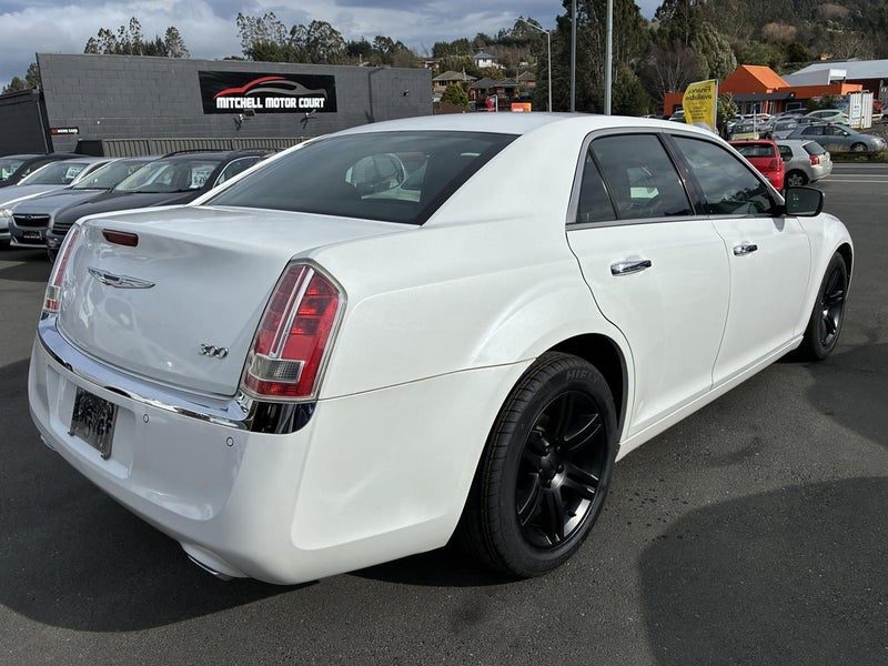 2013 Chrysler 300 Limited, photo 3