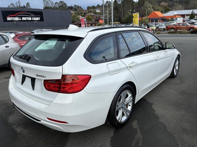 2013 BMW 320i TOURING SPORT, photo 3