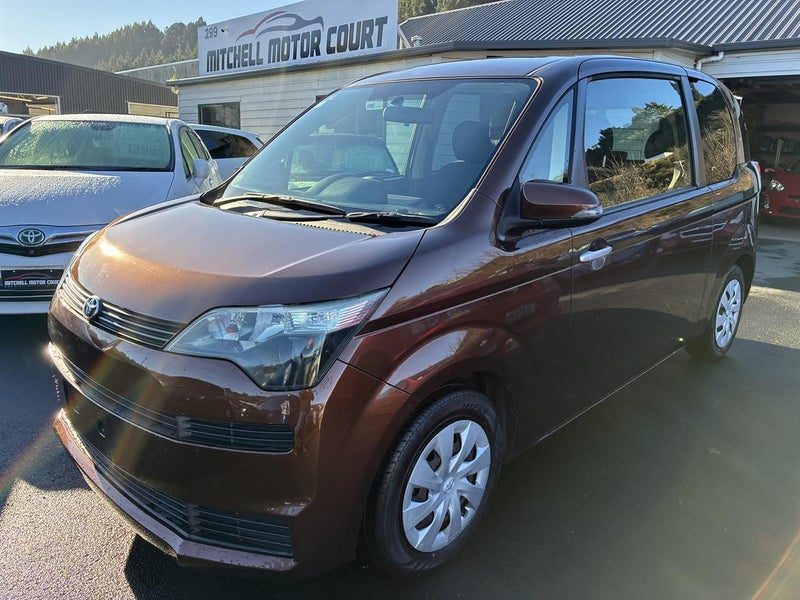 2013 Toyota Spade F, photo 2