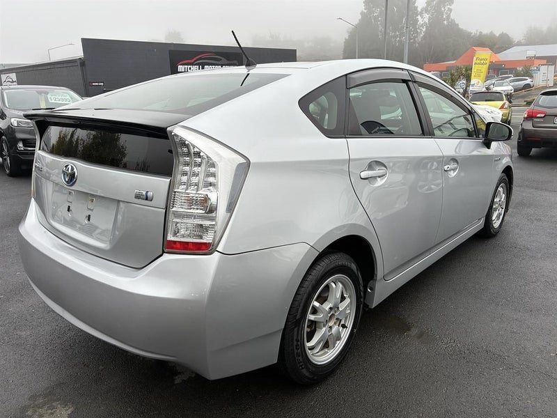 2012 Toyota Prius 5D L, photo 2