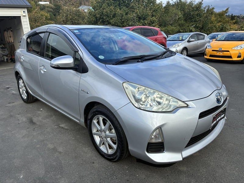2013 Toyota Aqua S, photo 2