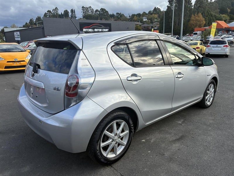 2013 Toyota Aqua S, photo 3