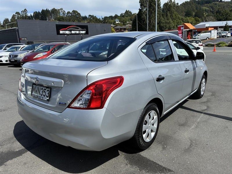 2014 Nissan Tiida Latio, photo 2