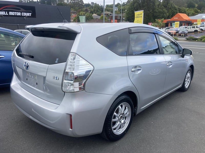 2013 Toyota Prius ALPHA S, photo 3