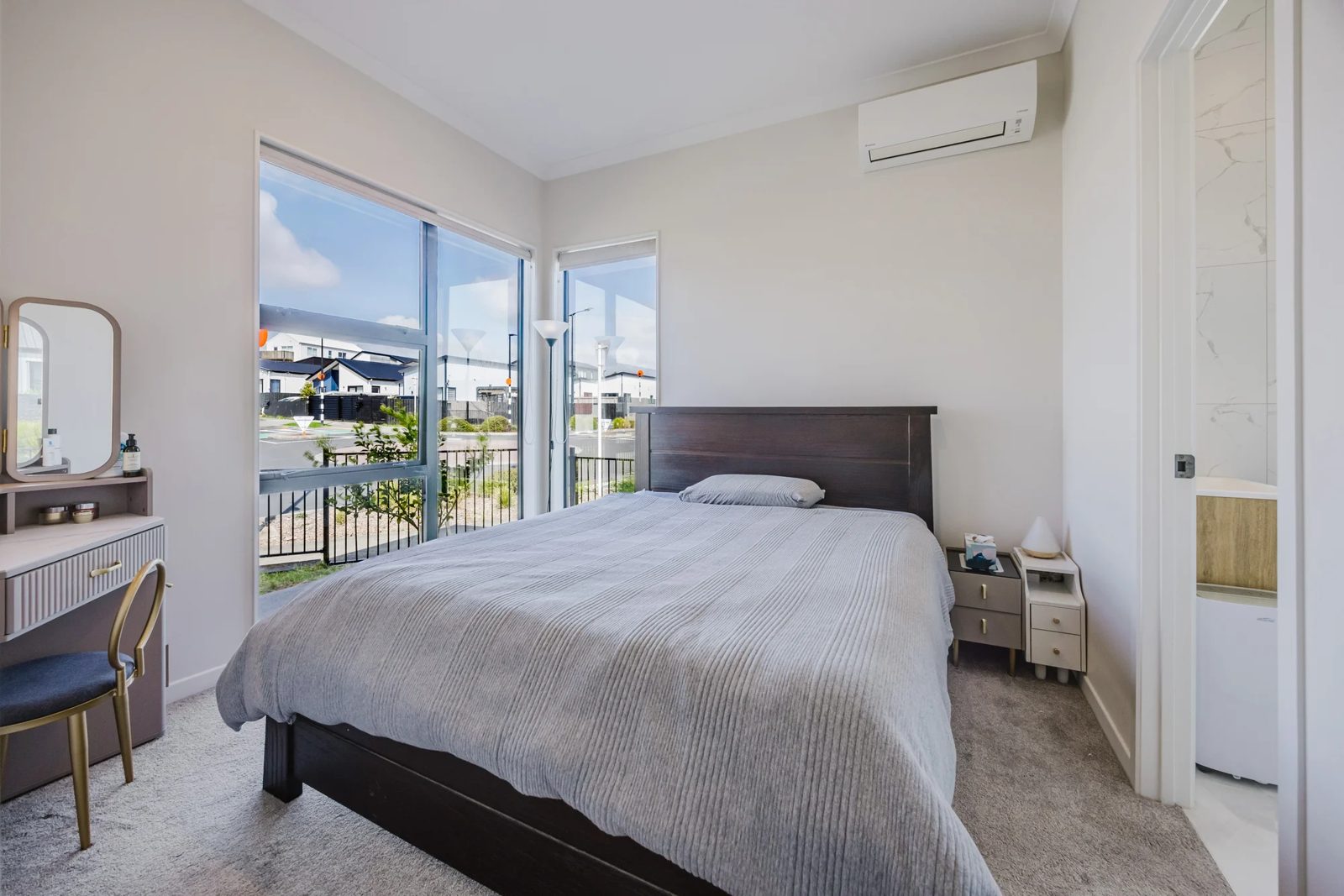 16 Taiororua Avenue, Massey, photo 5