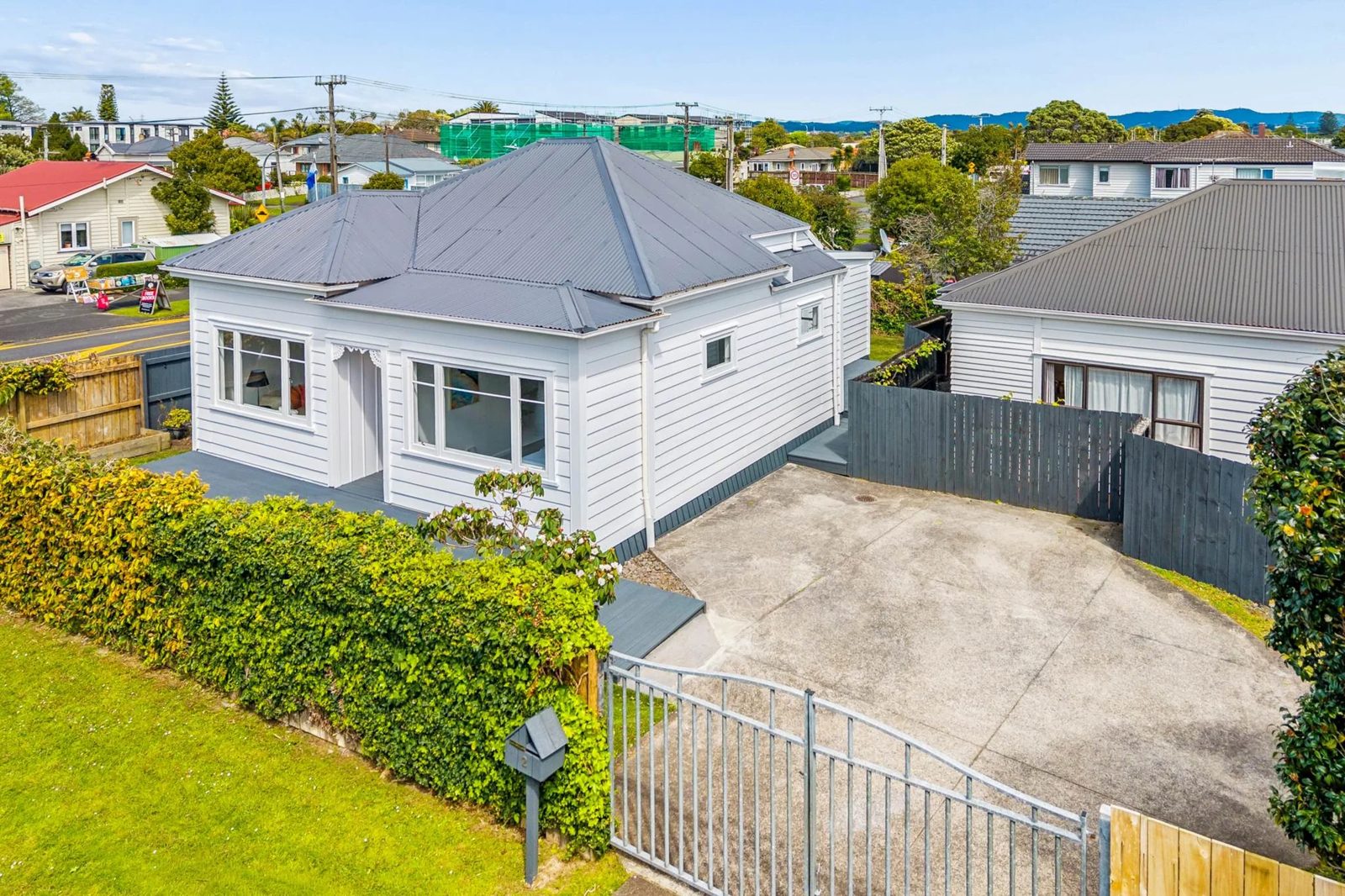 2 Holly Street, Avondale, photo 1
