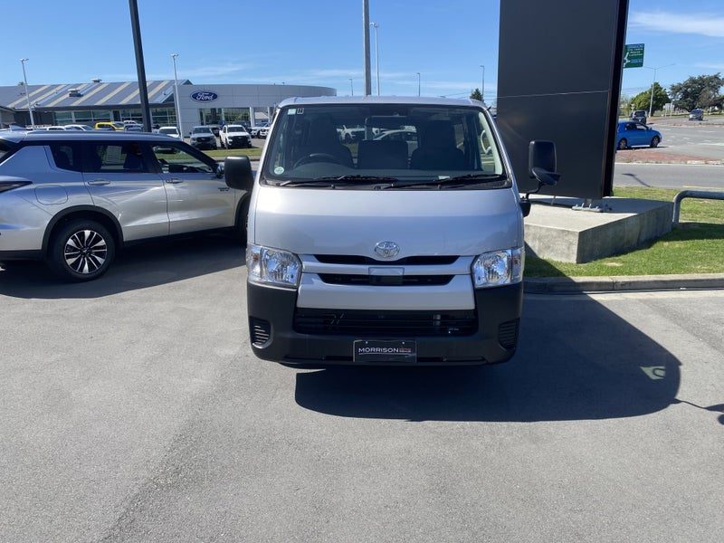 2019 Toyota Hiace 5DR DIESEL, photo 2
