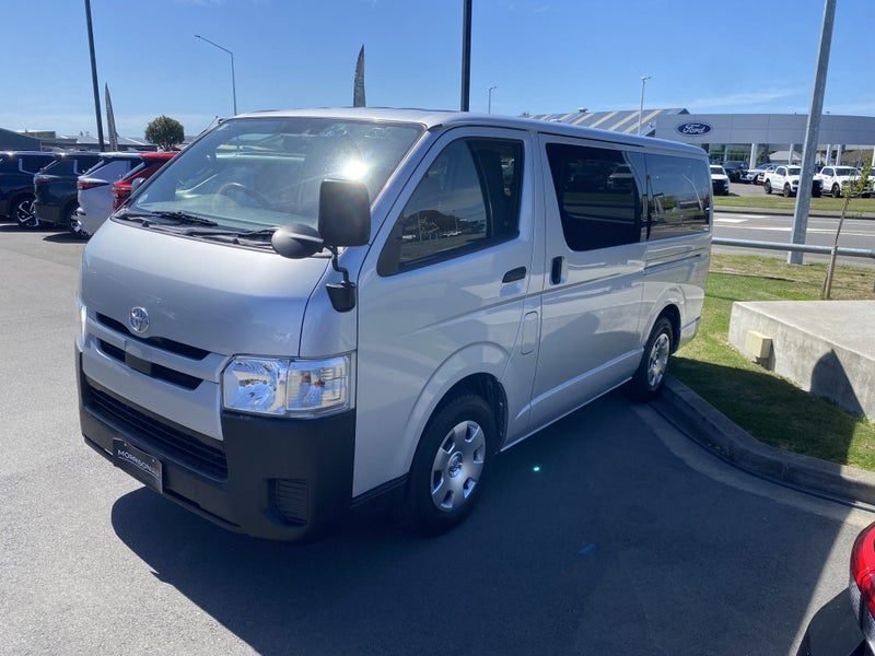 2019 Toyota Hiace 5DR DIESEL, photo 3