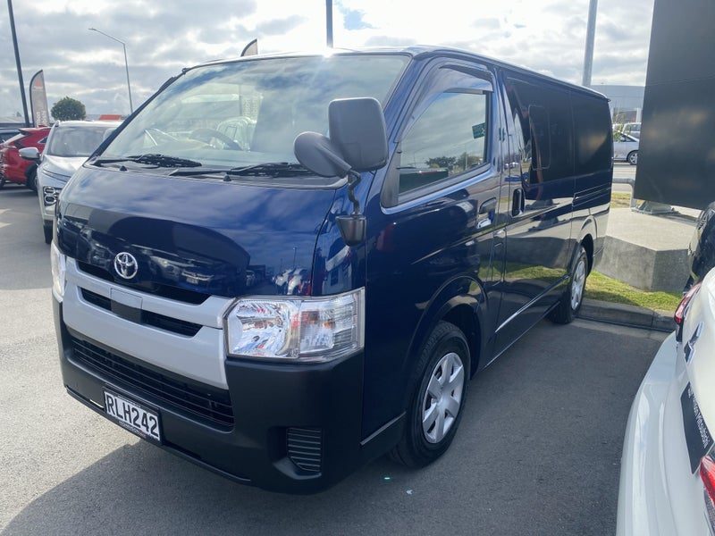 2019 Toyota Hiace 5DR DIESEL, photo 3