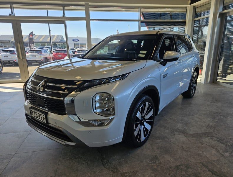 2024 Mitsubishi Outlander PHEV VRX 4WD 7 SEATER, photo 2