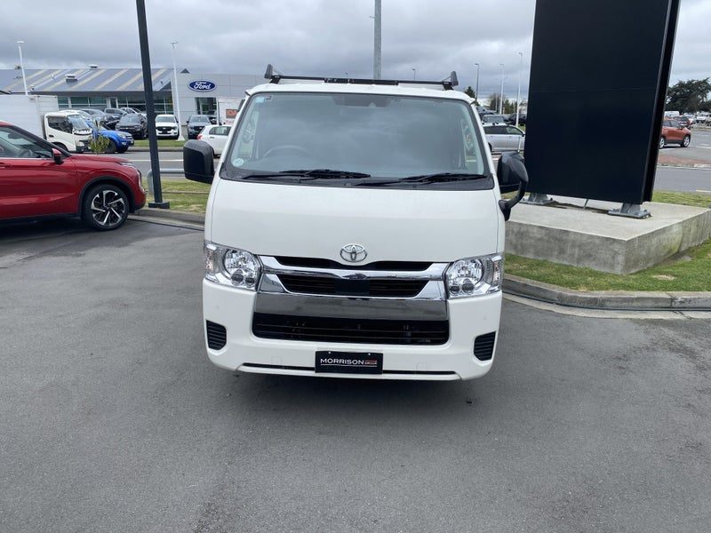 2021 Toyota Hiace 5DR DIESEL, photo 2