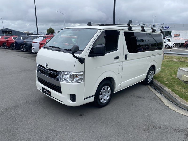 2021 Toyota Hiace 5DR DIESEL, photo 3