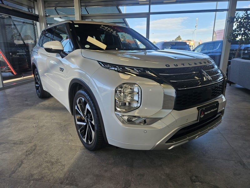 2022 Mitsubishi Outlander PHEV EXCEED 4WD 7 SEATER, photo 2