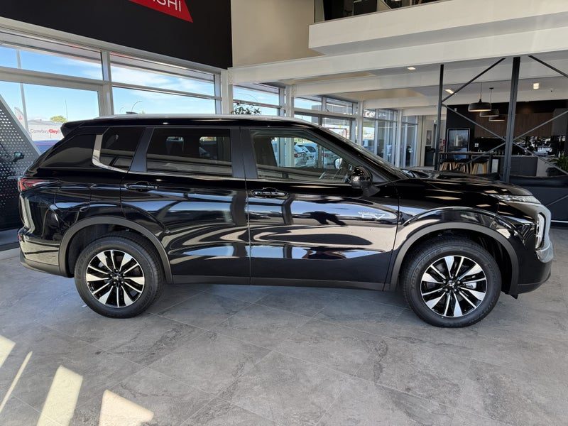 2026 Mitsubishi Outlander PHEV LS 4WD, photo 3