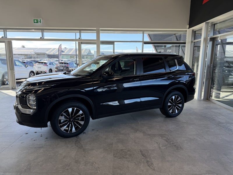 2026 Mitsubishi Outlander PHEV LS 4WD, photo 3