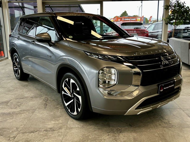 2022 Mitsubishi Outlander PHEV EXCEED 4WD 7 SEATER, photo 2