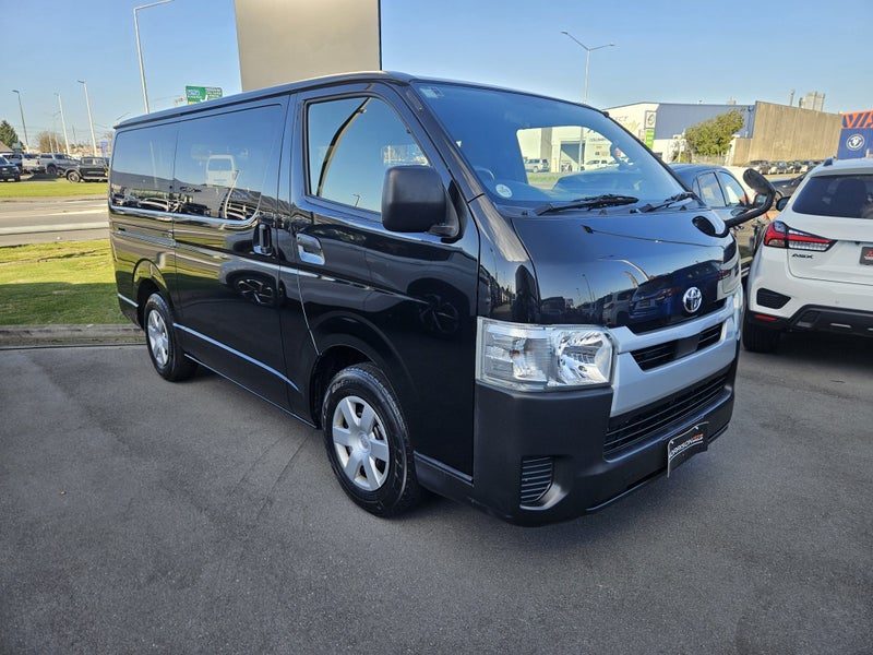 2021 Toyota Hiace 5DR DIESEL, photo 2