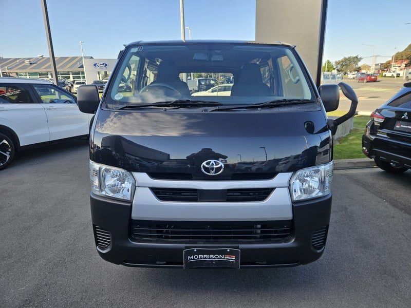 2021 Toyota Hiace 5DR DIESEL, photo 3