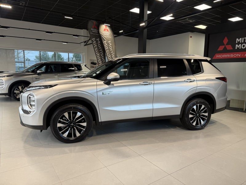 2026 Mitsubishi Outlander PHEV LS 4WD, photo 2
