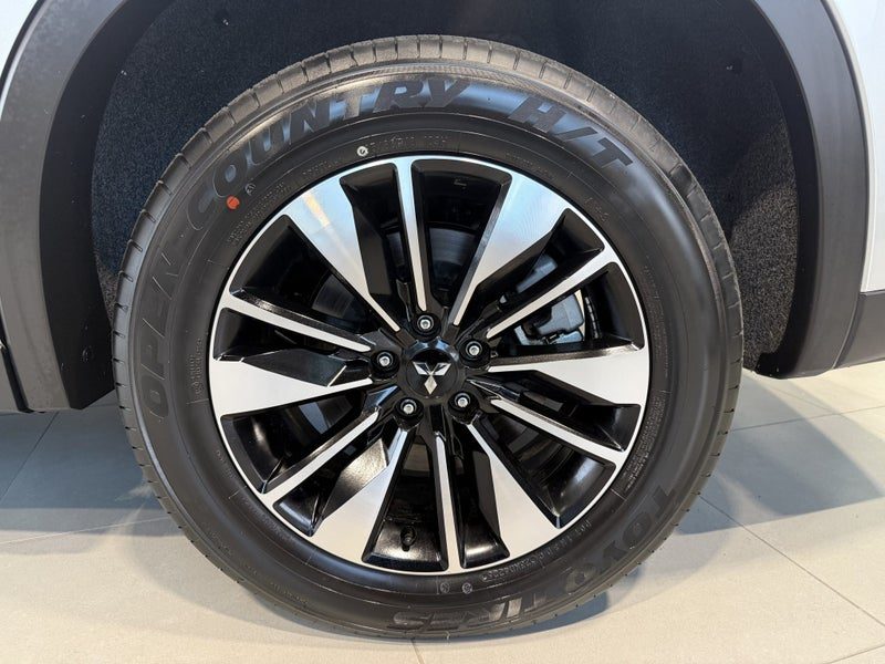 2026 Mitsubishi Outlander PHEV LS 4WD, photo 3