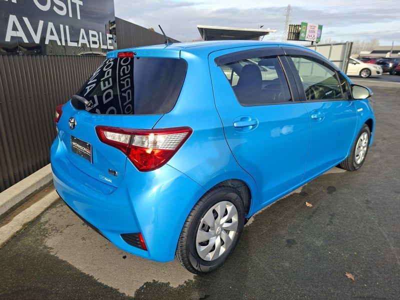 2017 Toyota Vitz, photo 3