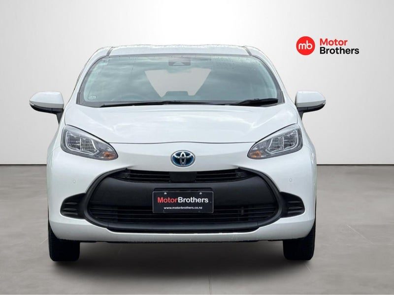 2023 Toyota Aqua B Push Button Start, photo 2