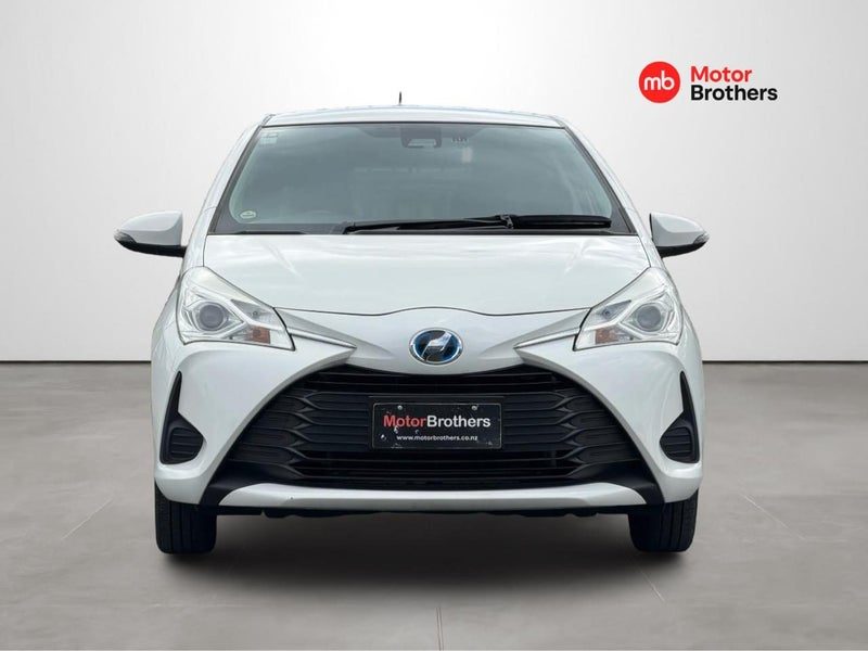 2019 Toyota Vitz Hybrid, photo 2