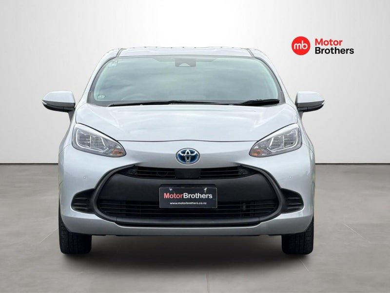 2021 Toyota Aqua X Push Button Start, photo 2