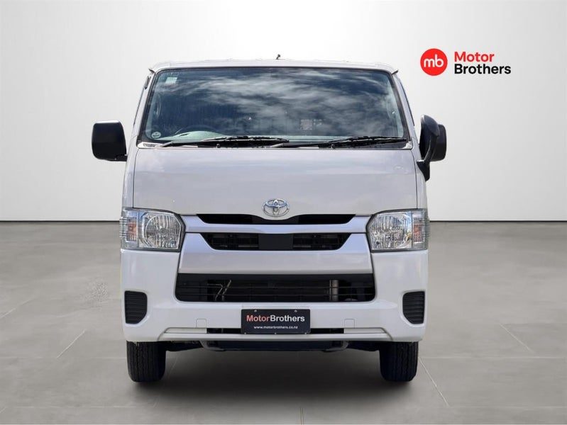 2021 Toyota Hiace 3.0L D/T, photo 2