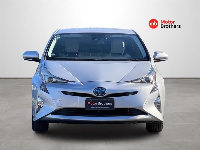 2017 Toyota Prius S HYBRID, photo 2