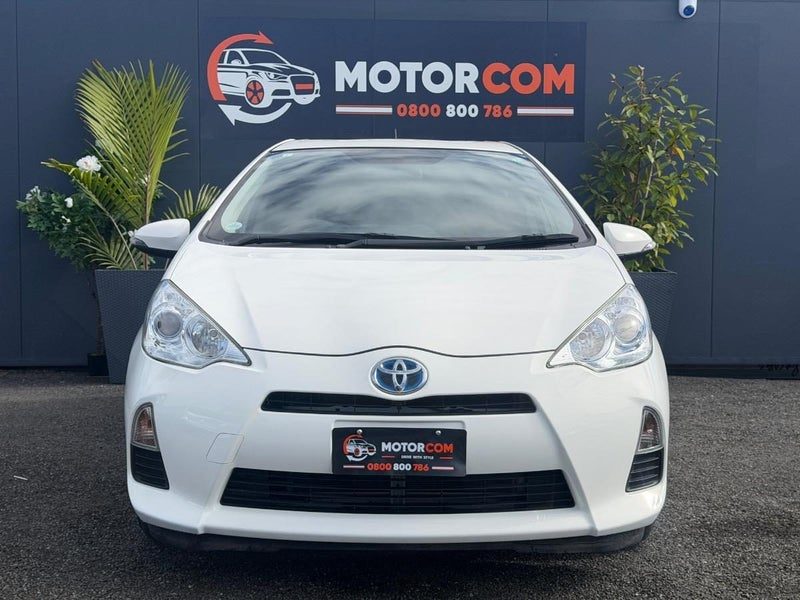 2015 Toyota Aqua S / Immobilizer / Climate Control, photo 2