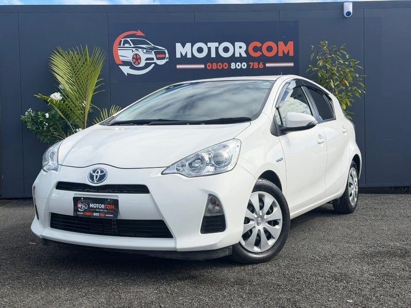 2015 Toyota Aqua S / Immobilizer / Climate Control, photo 3