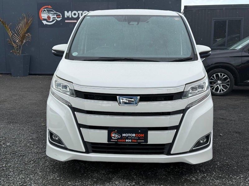 2017 Toyota Noah Hybrid G, photo 2