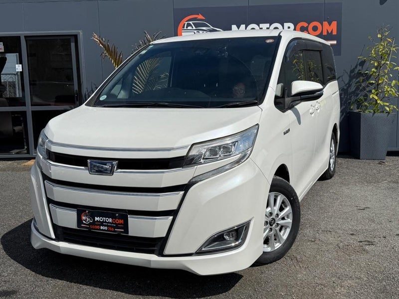 2017 Toyota Noah Hybrid G, photo 3