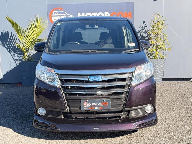 2015 Toyota Noah Hybrid G, photo 2