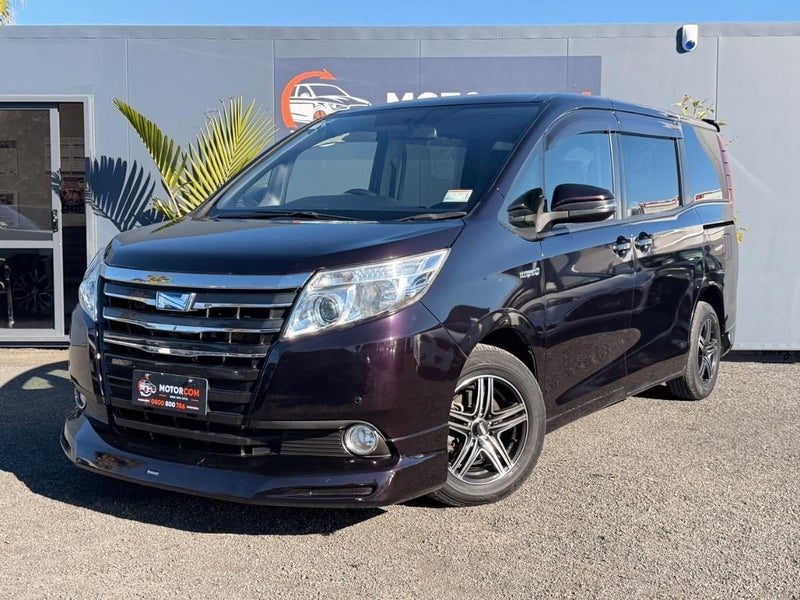 2015 Toyota Noah Hybrid G, photo 3