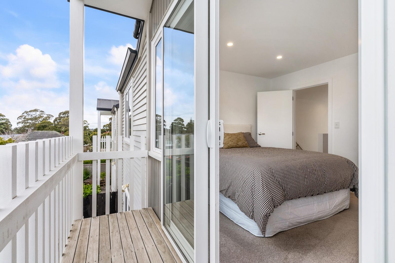 17B Holland Avenue, Point England, photo 17