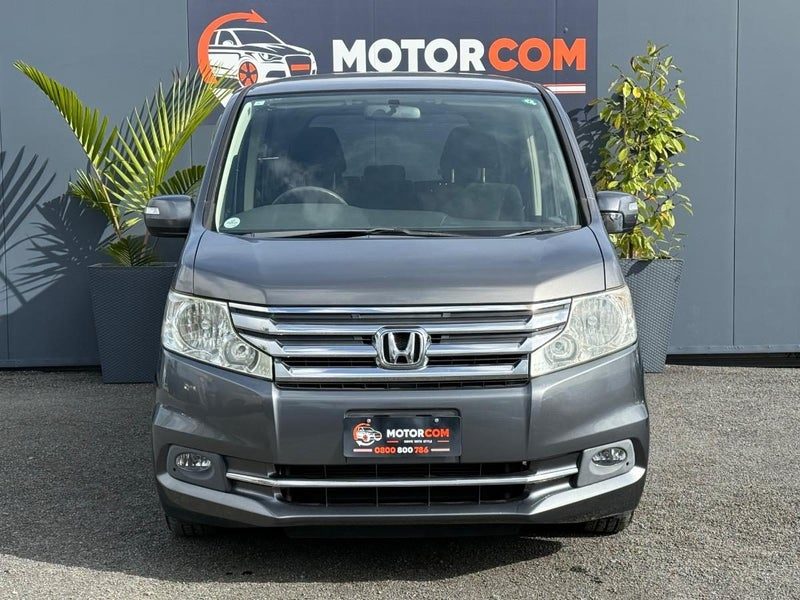 2013 Honda Step Wagon, photo 2